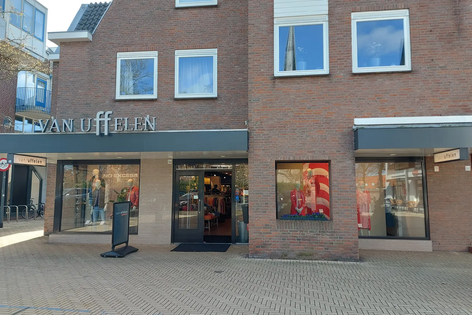 Van Uffelen Sassenheim Kledingwinkel voor damesmode en herenmode